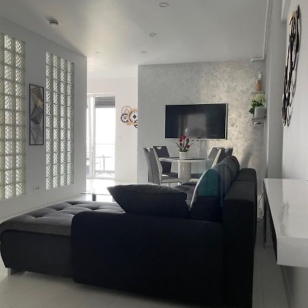 Luxury Westpark 2-Room Apartment Lakeview W5 Бухарест Екстер'єр фото