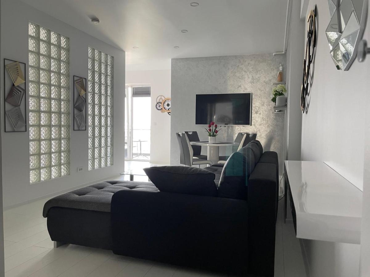 Luxury Westpark 2-Room Apartment Lakeview W5 Бухарест Екстер'єр фото