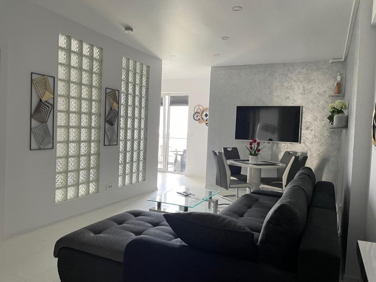 Luxury Westpark 2-Room Apartment Lakeview W5 Бухарест Екстер'єр фото