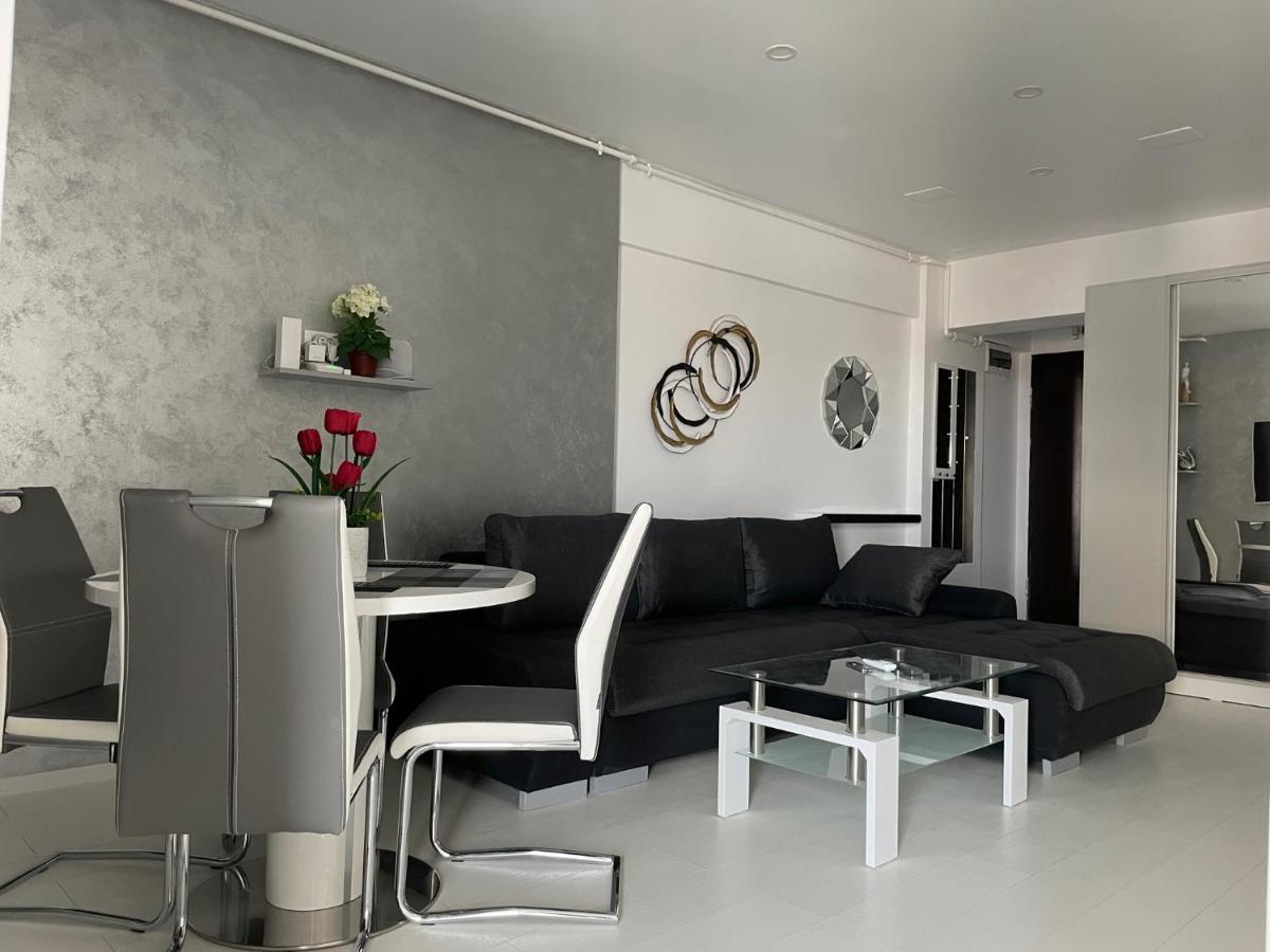 Luxury Westpark 2-Room Apartment Lakeview W5 Бухарест Екстер'єр фото