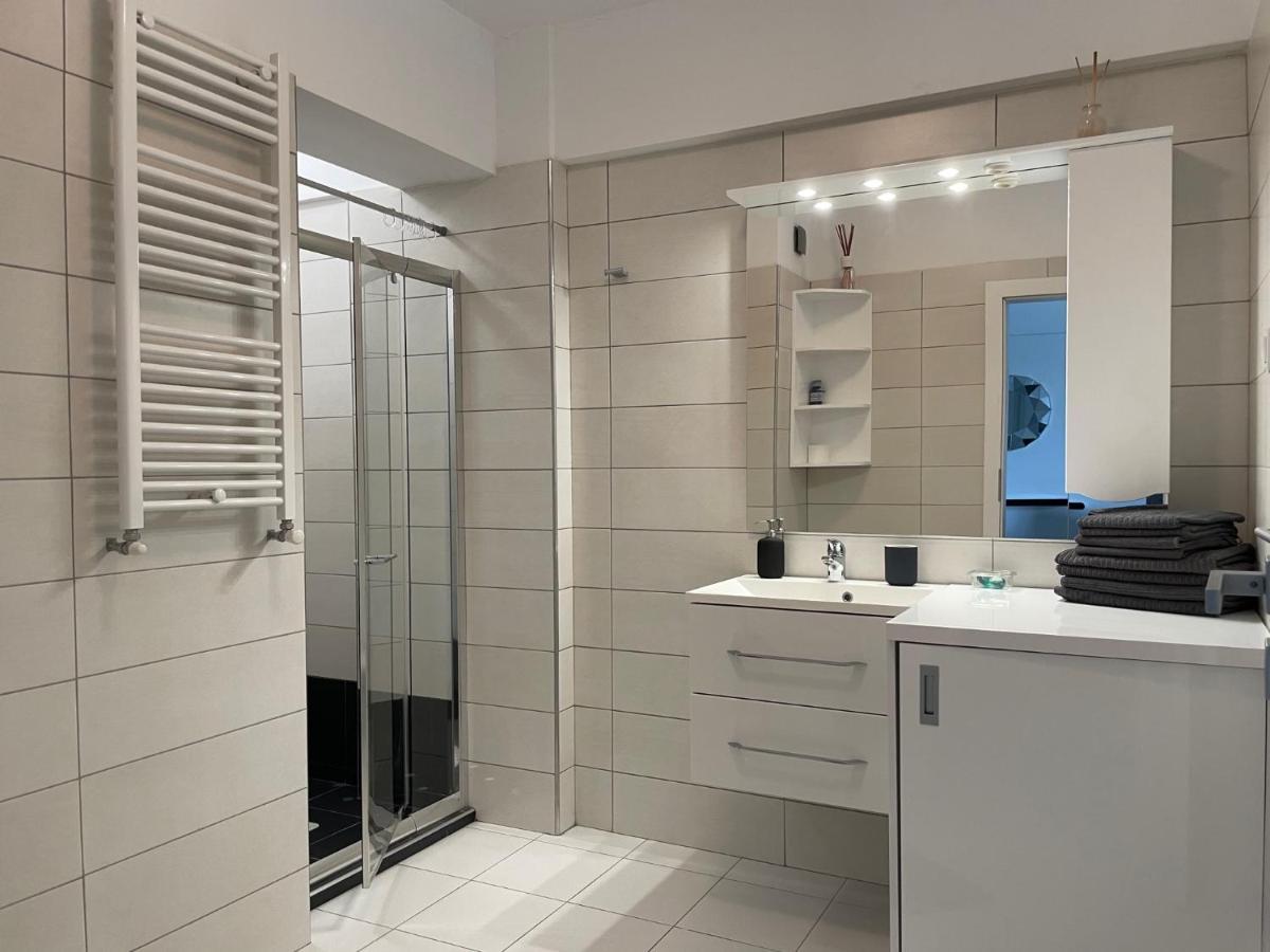 Luxury Westpark 2-Room Apartment Lakeview W5 Бухарест Екстер'єр фото