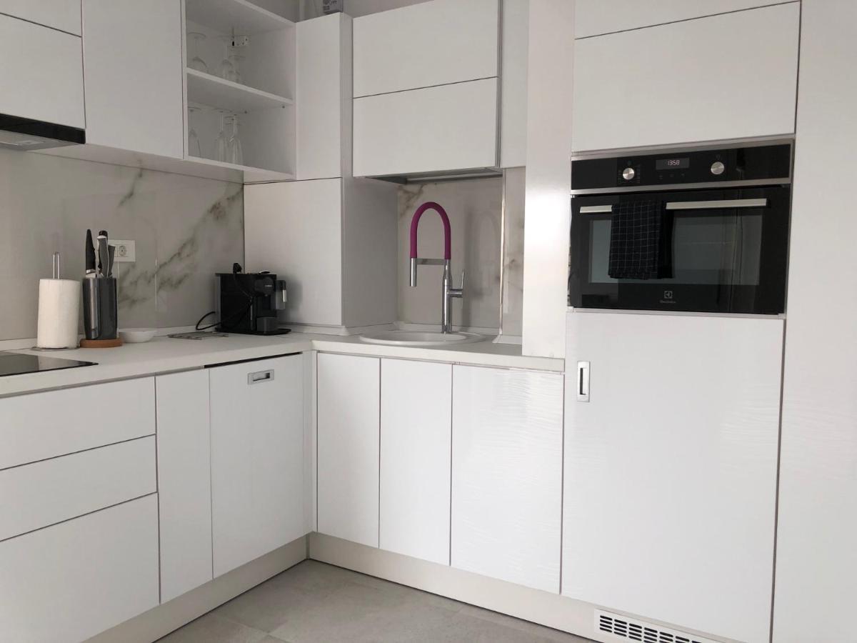 Luxury Westpark 2-Room Apartment Lakeview W5 Бухарест Екстер'єр фото