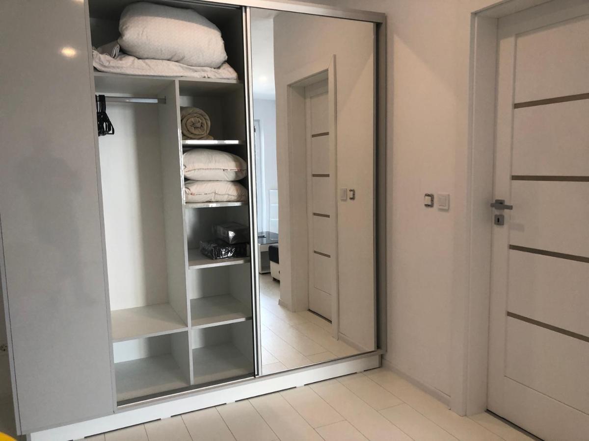 Luxury Westpark 2-Room Apartment Lakeview W5 Бухарест Екстер'єр фото
